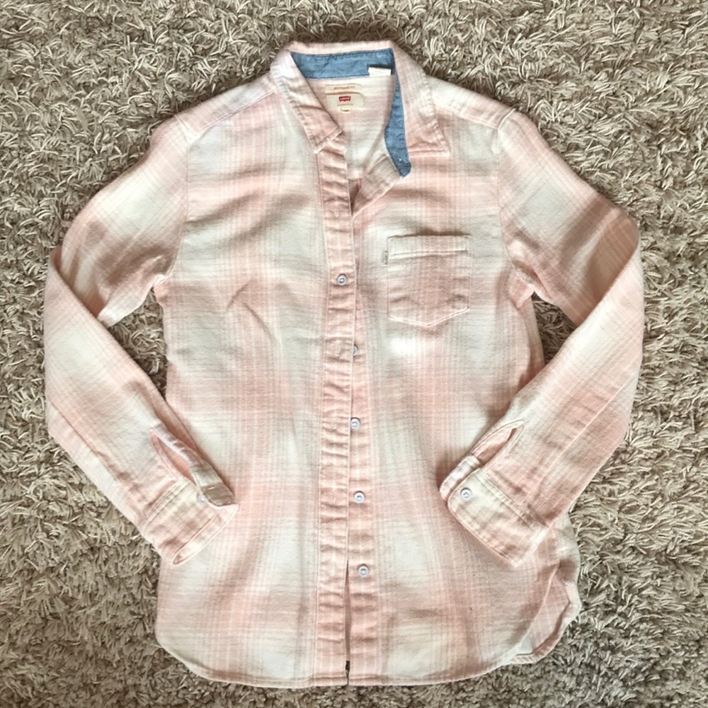 Levi’s plaid shirt